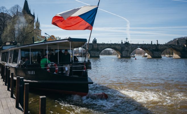 В воскресенье жители и гости Праги смогут бесплатно прокатиться на прогулочных судах в День Влтавы