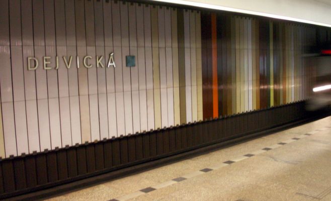 Станция метро «Дейвицка» временно не работает