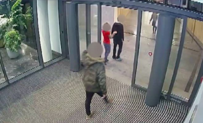 Наркоман беспричинно ударил ногой посетителя ТЦ в Праге