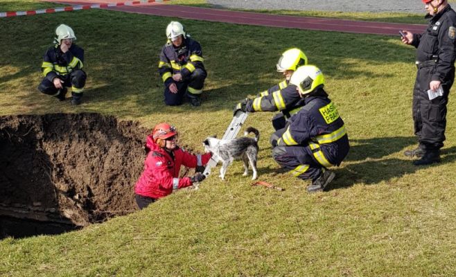 В Праге обвалилась крыша противоатомного убежища 