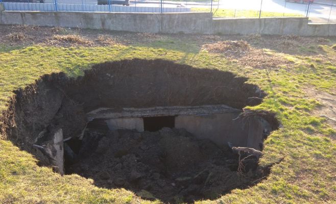 В Праге обвалилась крыша противоатомного убежища 