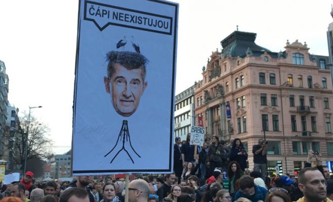 Свыше 10 тыс. человек вышли на демонстрацию против премьер-министра Чехии
