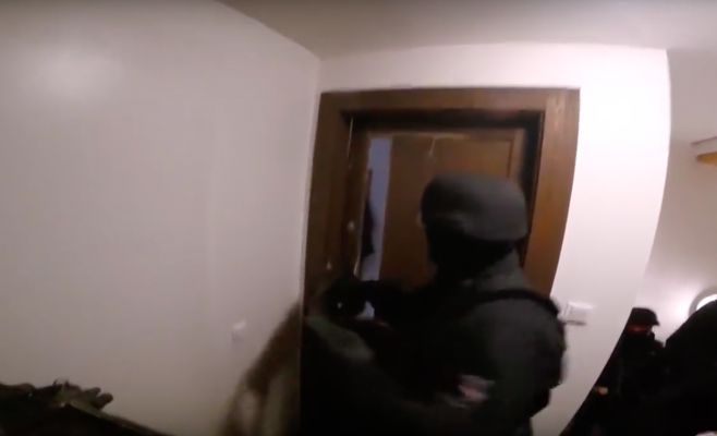 Видео: спецназ задерживает алжирцев, изнасиловавших туристку