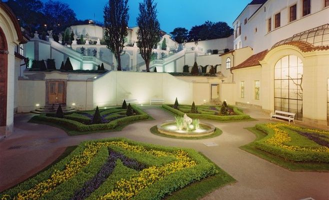 Торжественное освещение Вртбовского сада