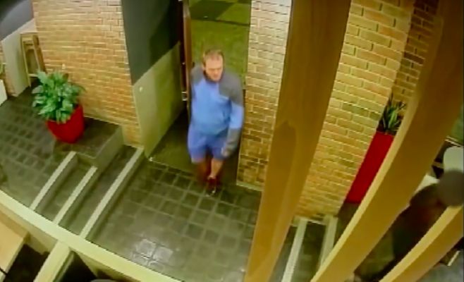 Неизвестный долгое время следил за девушкой в Праге, а затем её изнасиловал