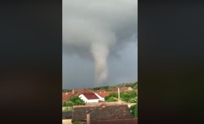 В Чехии был зафиксирован торнадо. Видео