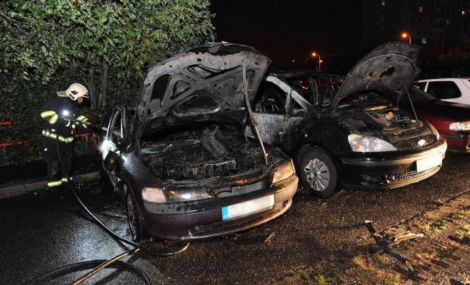 В районе Прага-Ходов кто-то поджёг 4 автомобиля