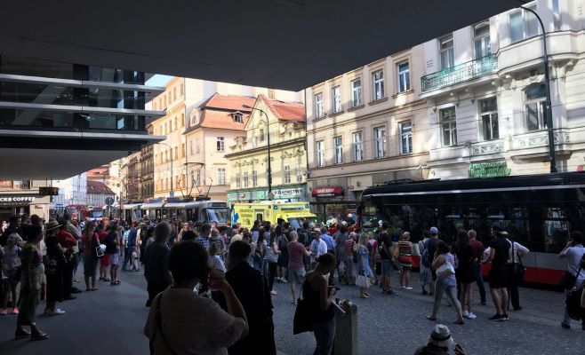 В центре Праги трамвай сбил женщину