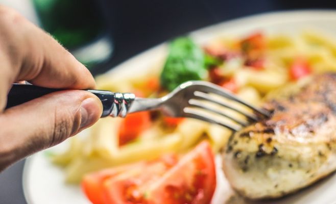 Депутаты проголосовали за снижение цен на еду в столовой парламента Чехии