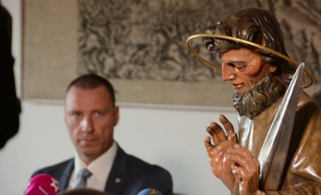 Не все тайны раскрыты: в фигуре апостола пражского орлоя обнаружено послание