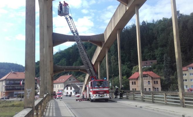 Чех уснул на арке моста, высота которого 12 метров