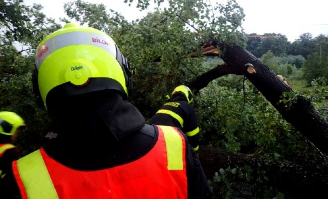 Непогода в Чехии: пожарные оперативно реагировали на повреждения и расчищали дороги