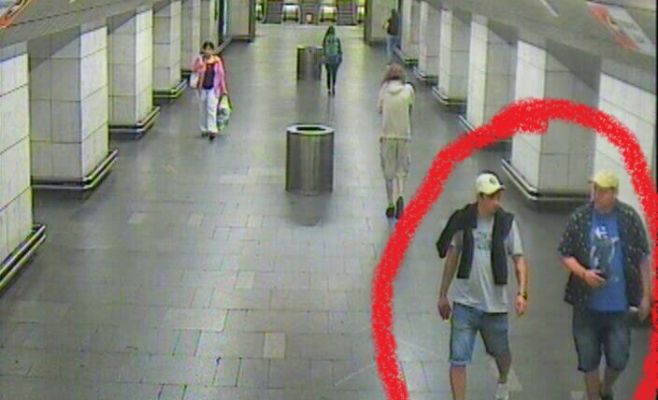 Неизвестные остановили поезд в пражском метро и нарисовали на вагоне граффити