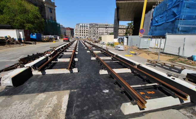 У Национального музея положили новые рельсы, но пока не известно, куда маршрут пойдёт дальше