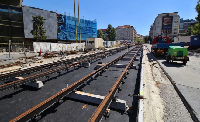 У Национального музея положили новые рельсы, но пока не известно, куда маршрут пойдёт дальше