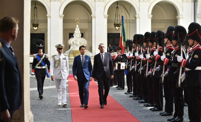 Чехия не будет принимать беженцев из Африки, так как ей хватает украинцев