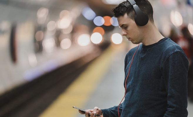 Наушники могут стать причиной несчастного случая, на который ваша страховка не распространяется