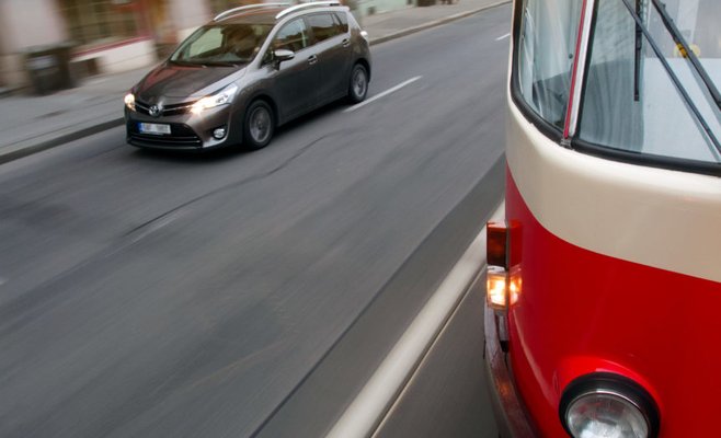 Минтранс Чехии намерен протестировать 140 км/ч на автомагистралях и поворот направо на красном