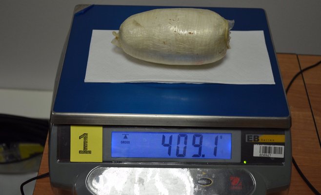 Иностранка пыталась в своём организме через пражский аэропорт провести 0,5 кг наркотиков