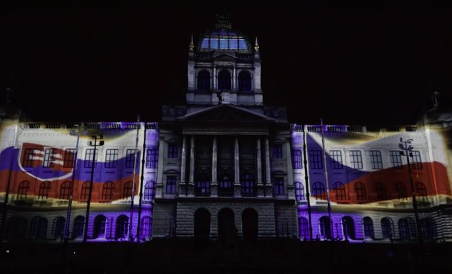 Видео: световое шоу на здании Национального музея