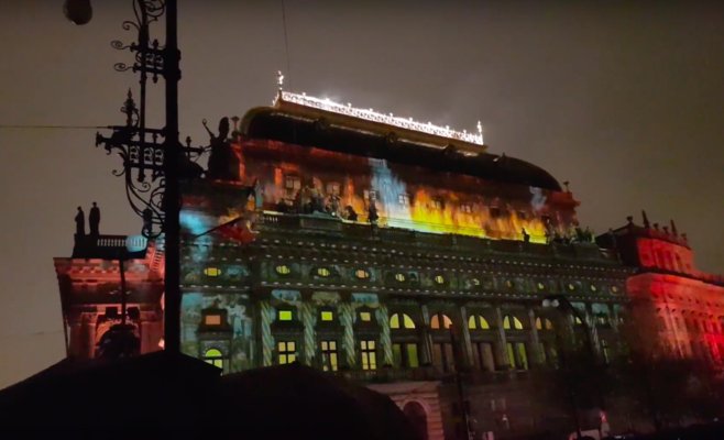 Видео: световое шоу на здании Национального театра