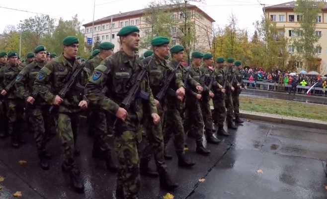 Видео: в Праге состоялся крупнейший военный парад за последние десятилетия