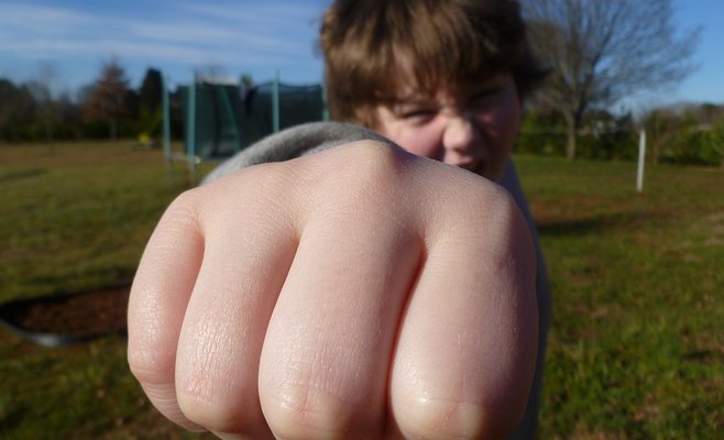 Опасное развлечение: дети договариваются о драках и приглашают на них зрителей через соцсети