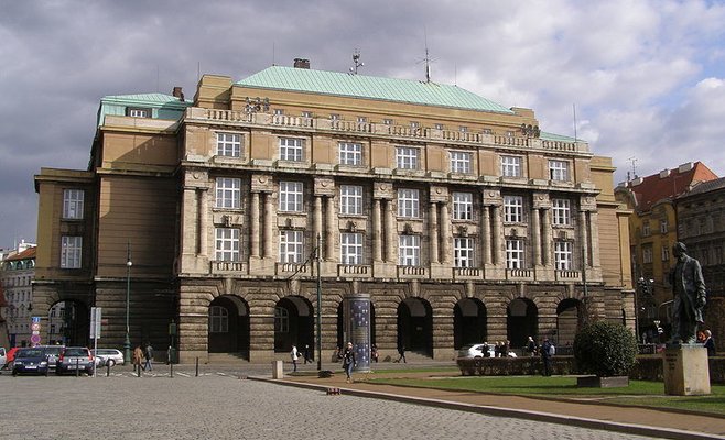 Впервые Карлов университет аннулировал два диплома из-за плагиата