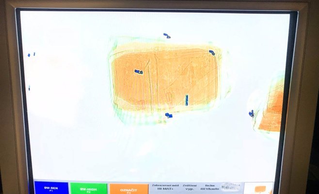 В пражском аэропорту задержан пожилой иностранец, перевозивший наркотики
