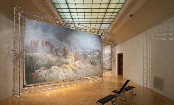 Альфонс Муха и скамейки для фитнеса