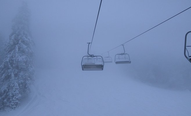 Из-за ураганного ветра в Чехии закрыты горнолыжные курорты