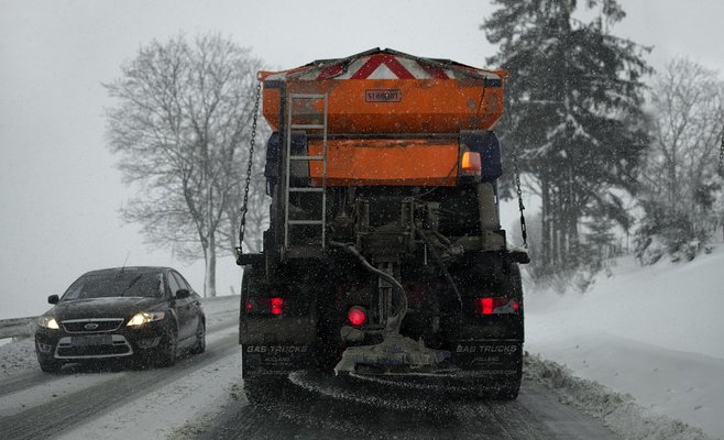 Этой зимой на дорогах Чехии израсходовано более 23 тыс. тонн соли