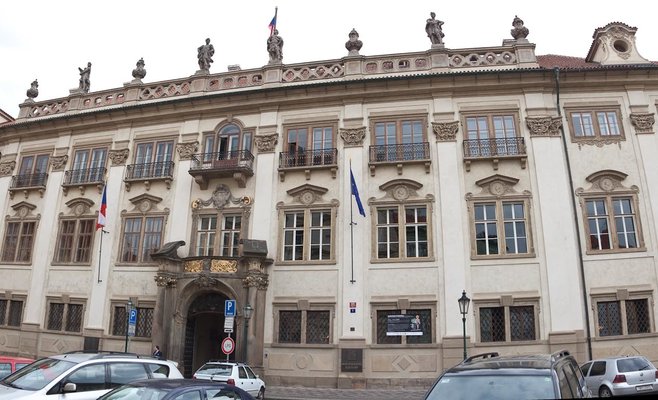 Бабиш предлагает создать правительственный район в Летнянах