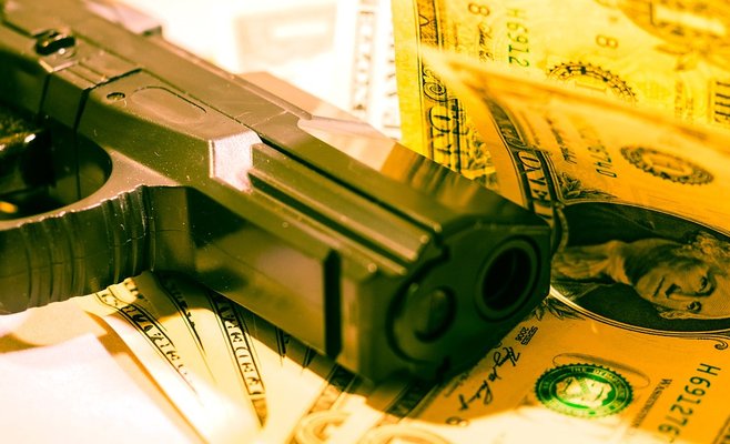 В Праге 10 ограбили банк