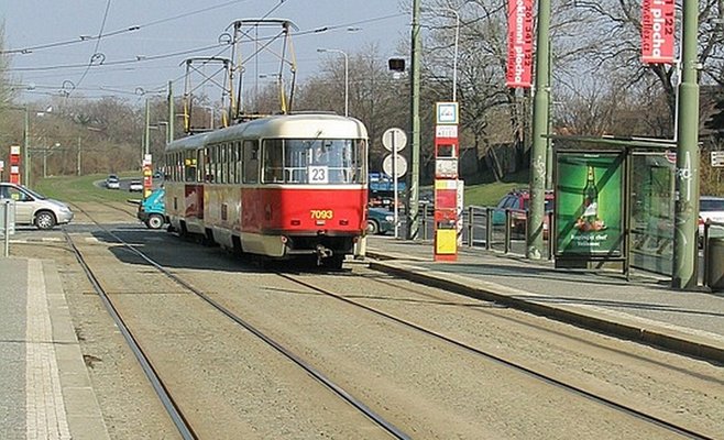 В Праге мужчина попал под трамвай