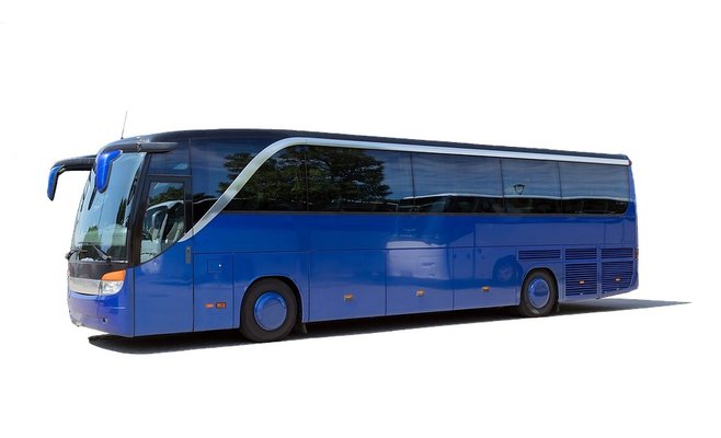 Видео: Пассажирский автобус упал с 12-метровой высоты в районе Мельник