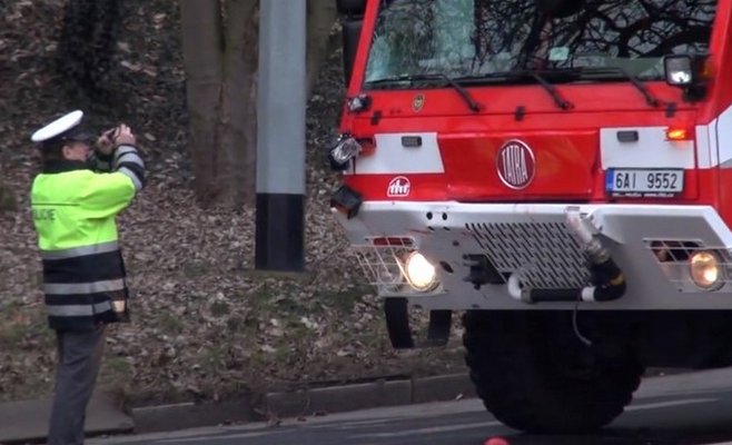 Курьезная авария пожарных машин в Праге