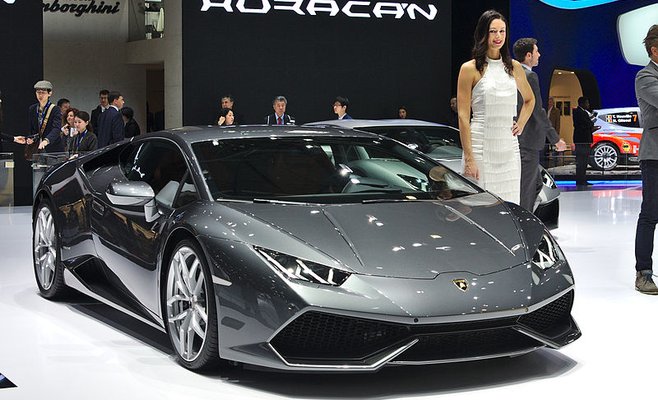 Чех выиграл Lamborghini Папы Римского в лотерею