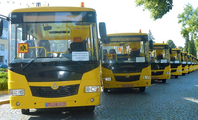 В районе Йиглавы школьный автобус попал в аварию, пострадали 15 школьников