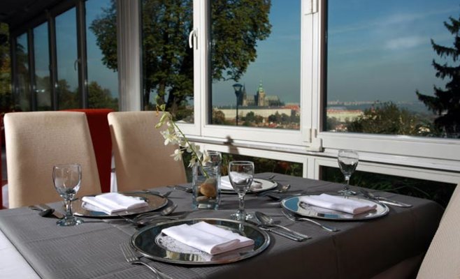 6 ресторанов с потрясающим видом на Прагу