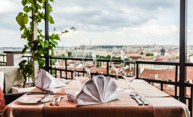6 ресторанов с потрясающим видом на Прагу
