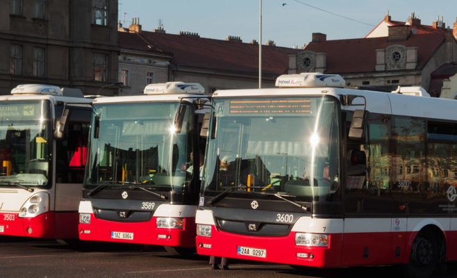 Теперь автобусы Праги делают остановки только по требованию