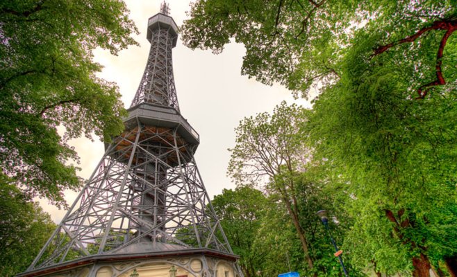 Петршинскую башню подсветят в цвета флаги Франции в знак сочувствия трагедии в Париже