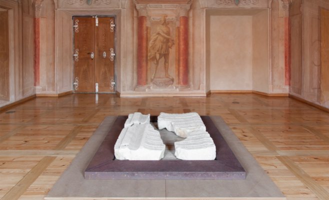 Выставка скульптур в замке Троя