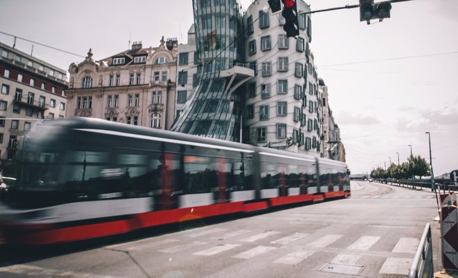 Все пражские трамваи поддерживают оплату картой