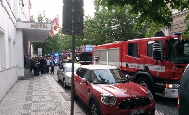Из-за загоревшейся стиральной машины в Праге эвакуировали отель