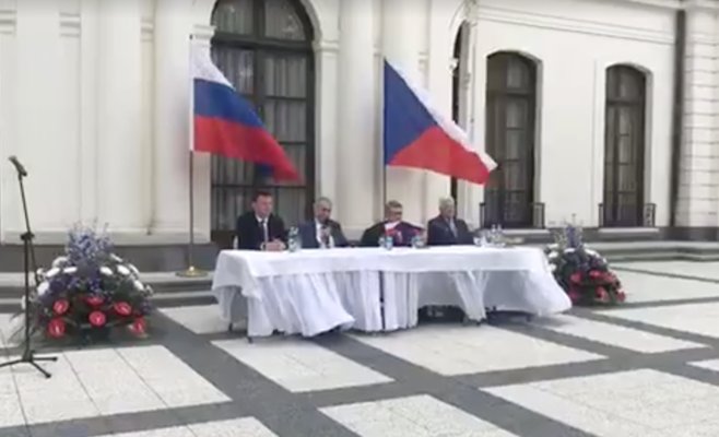 Милош Земан посетил посольство России в Праге