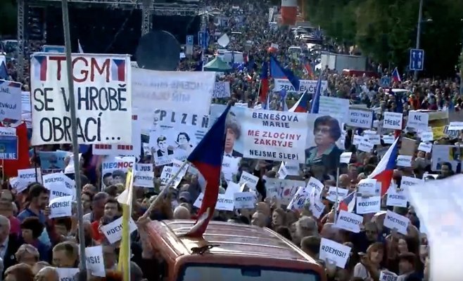 В Праге проходит очередная демонстрация против Бенешовой
