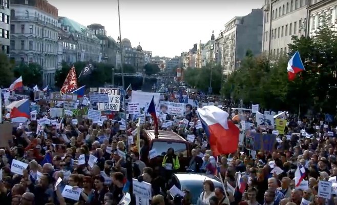 В Праге проходит очередная демонстрация против Бенешовой