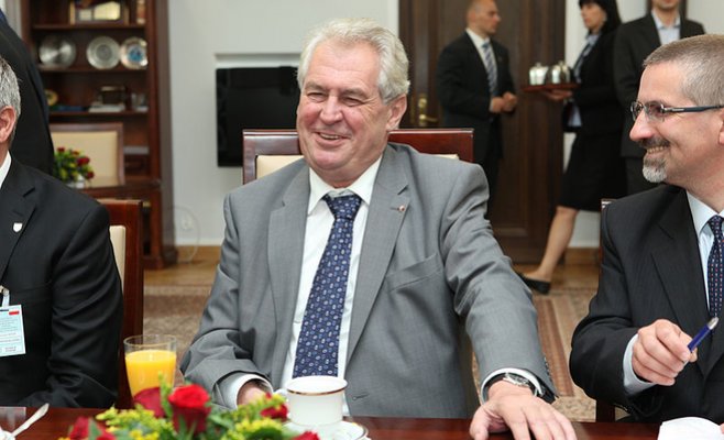 Чешский политик назвал Земана «Гитлером» и призвал «зарезать его, как свинью»